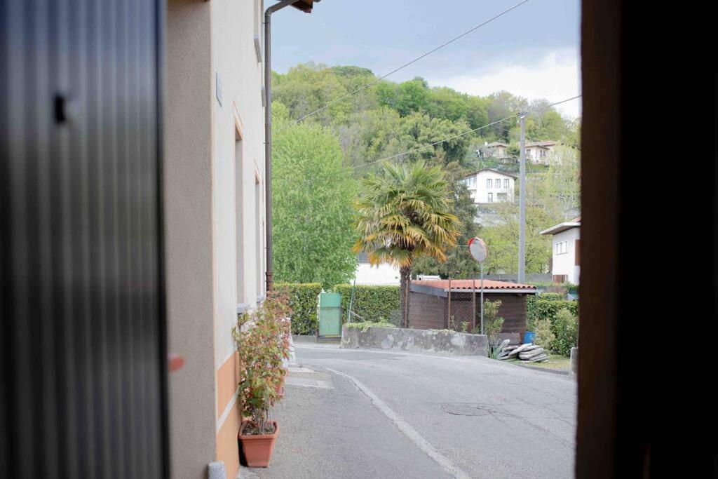 Vista Lago-Appartamento Funzionale Con Vista バレーゼ エクステリア 写真