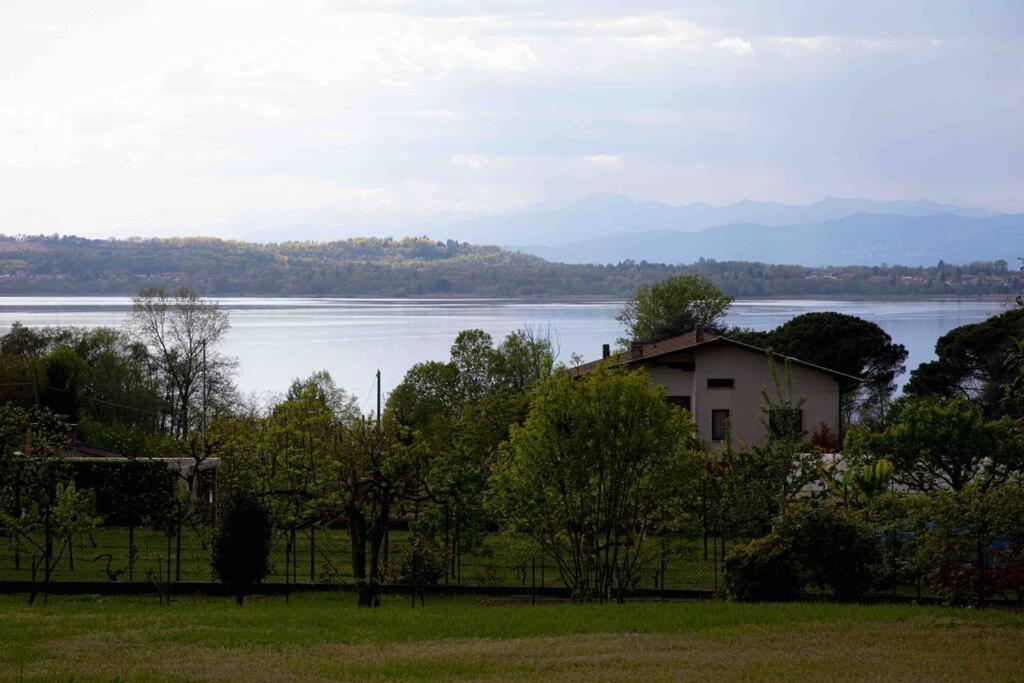 Vista Lago-Appartamento Funzionale Con Vista バレーゼ エクステリア 写真